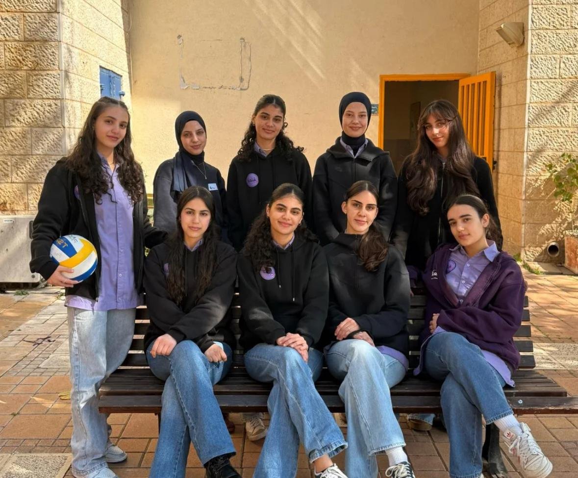 إنجاز مشرف لطالبات المدرسة الأهلية في مسابقة كرة الشبكة ?